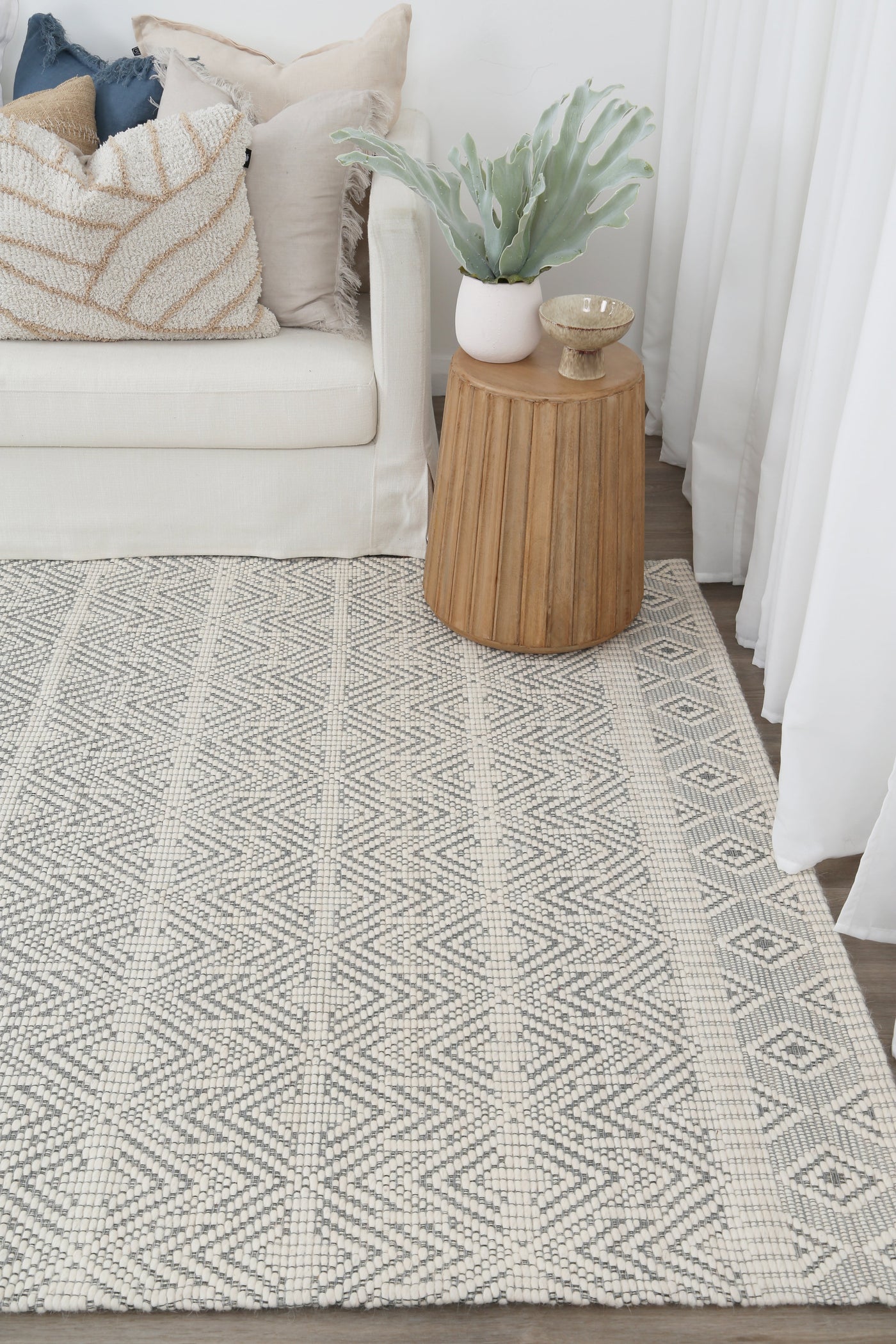 Copacabana Chevron Light Grey Wool Rug