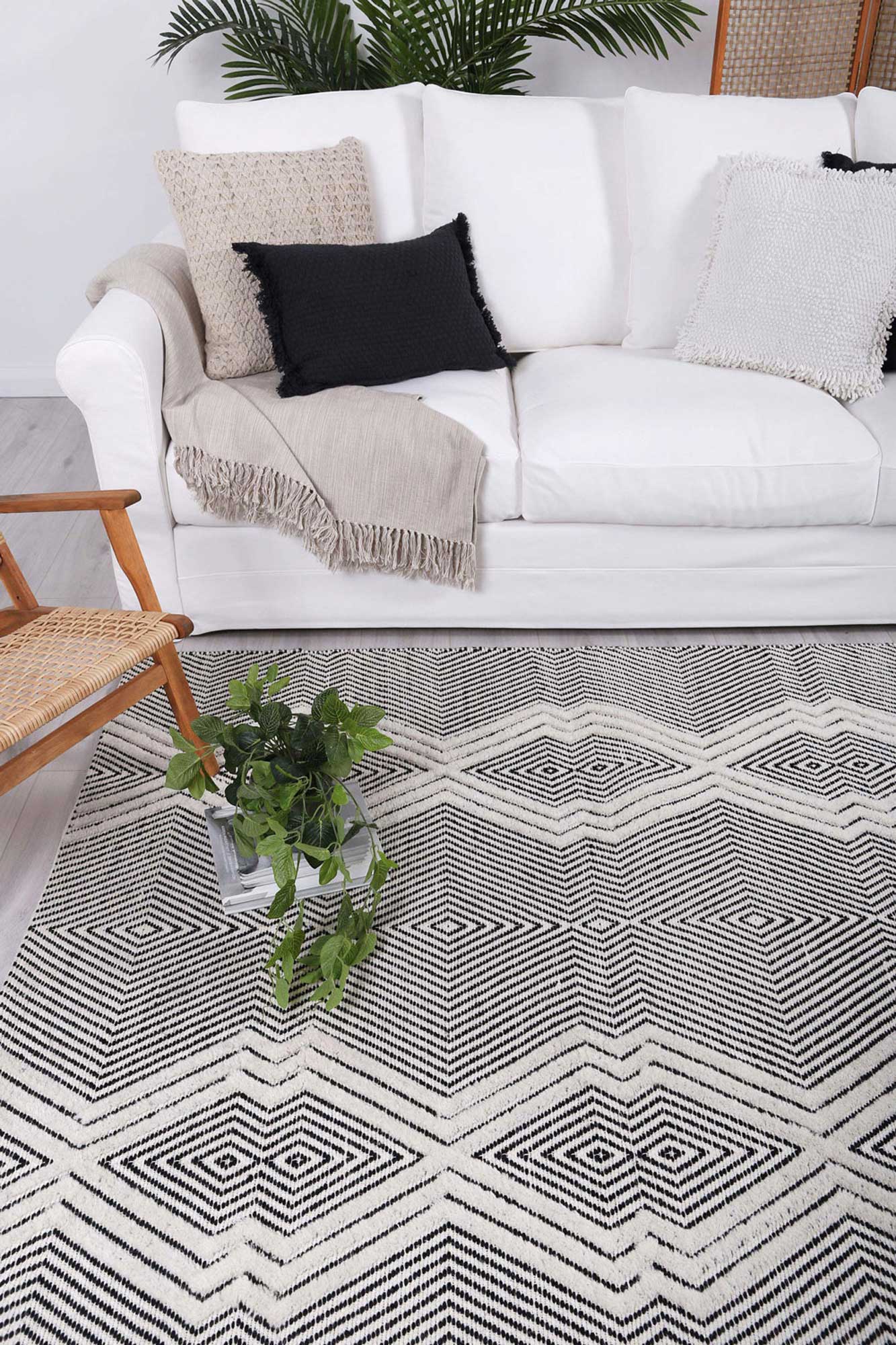 Himadri Lattice Black & White Contemporary Wool Blend Rug Brand Ventures |Treasures of Turkey