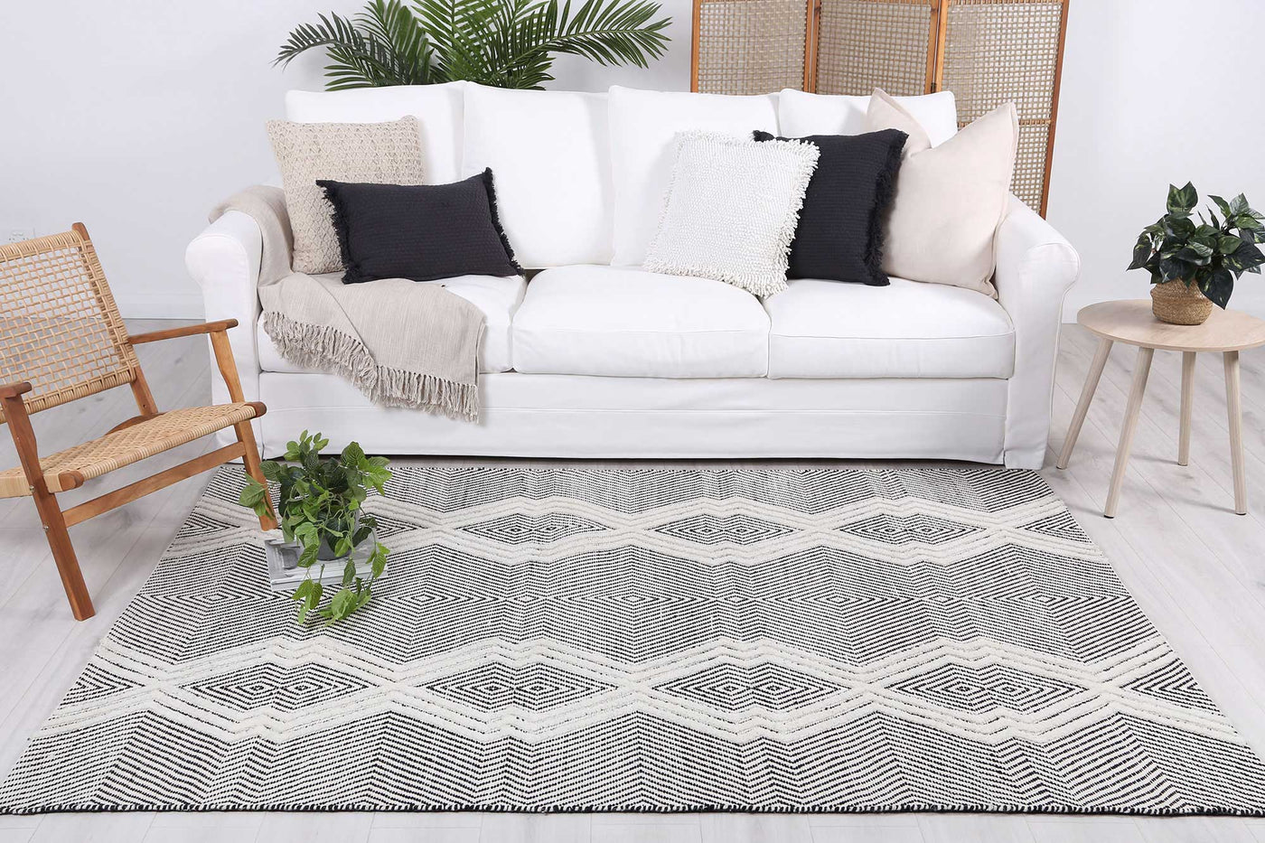 Himadri Lattice Black & White Contemporary Wool Blend Rug Brand Ventures |Treasures of Turkey